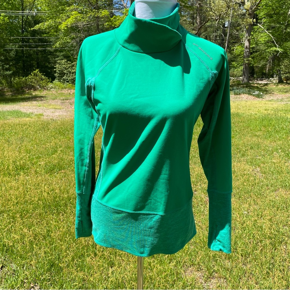 BROOKS TOP DRILAYER GREEN LONG SLEEVE HIGH NECK STRETCH THUMB HOLES SIZE S